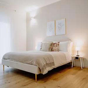 https://alatea-apartments.hotelinveneto.com